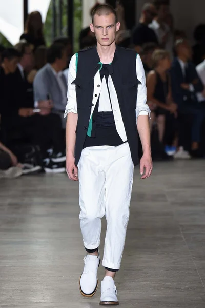 Look 12